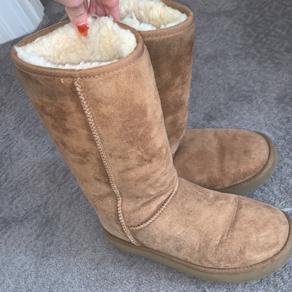 UGGS - Picture 10 of 10